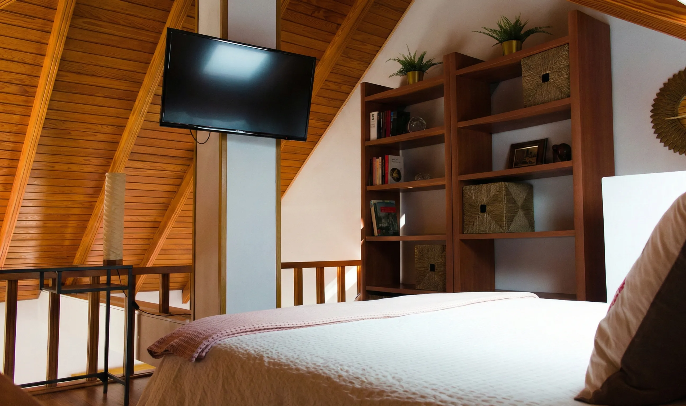 Dormitorio principal con cama doble