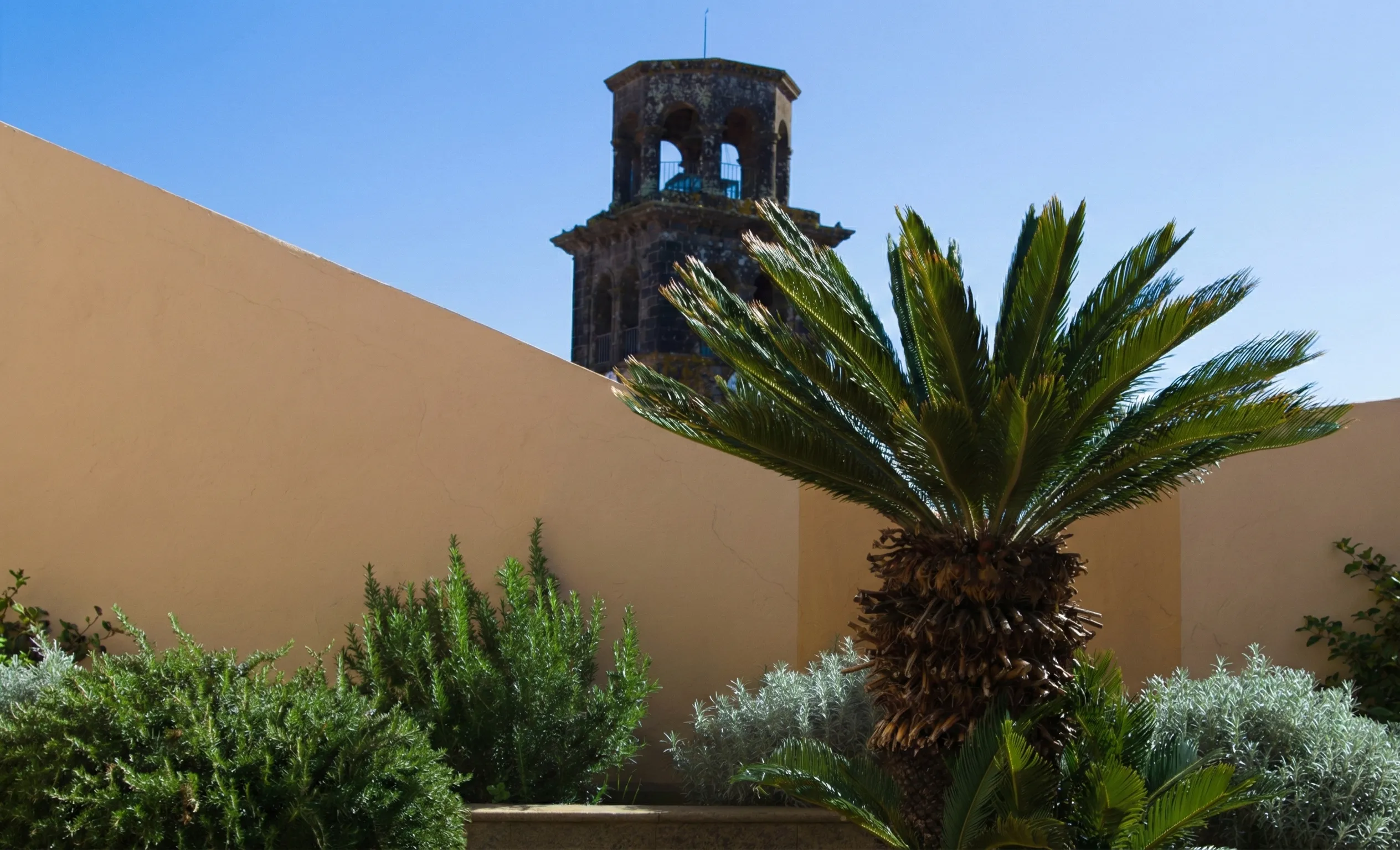 Dormitorio principal con cama doble